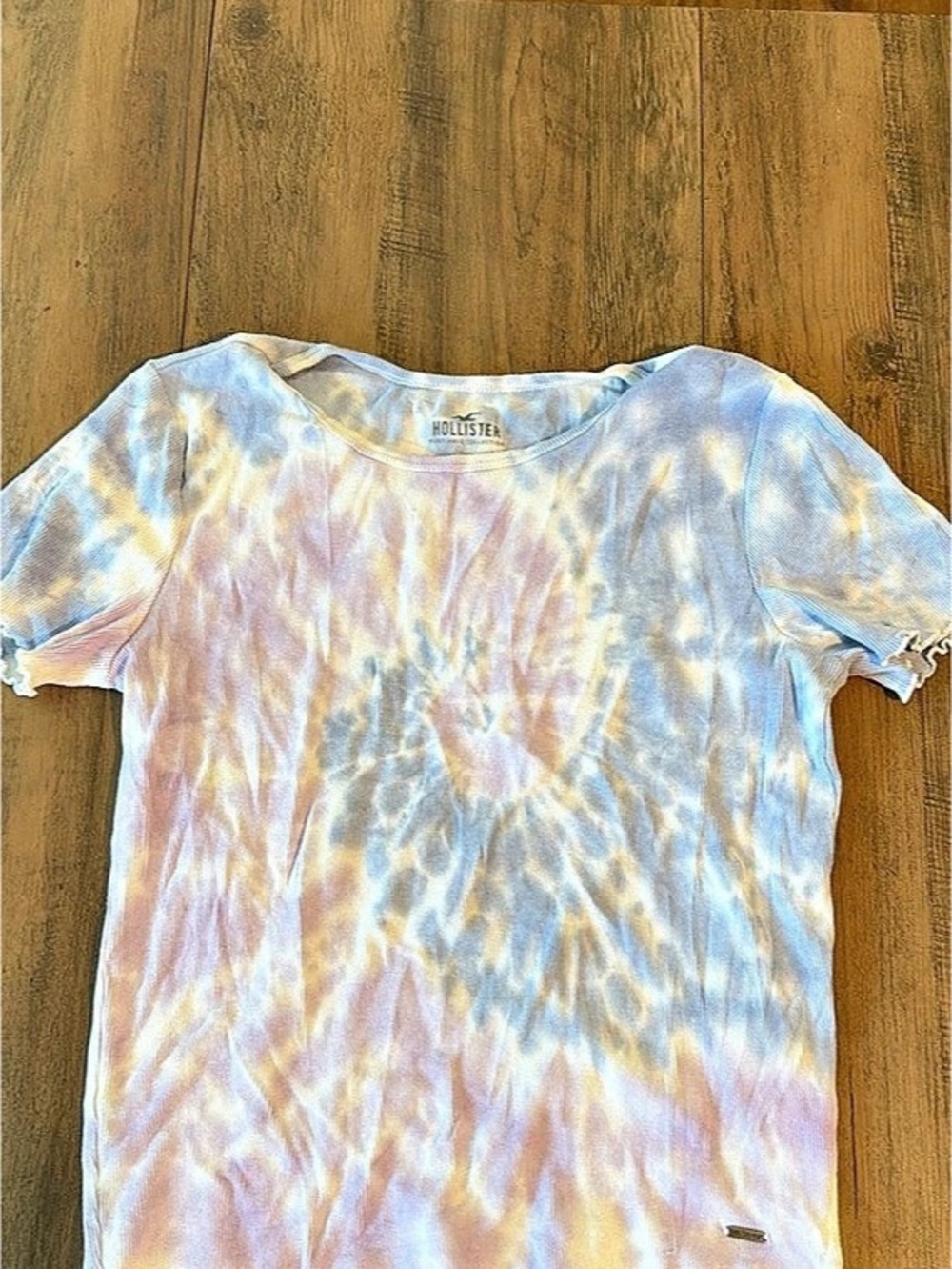 Hollister Must-Have Collection Tie Dye Lettuce Edge Tee Small